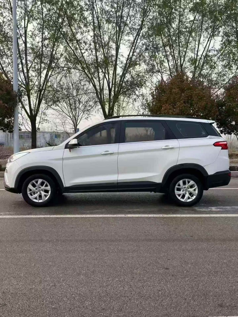 济宁19年五菱汽车宏光8