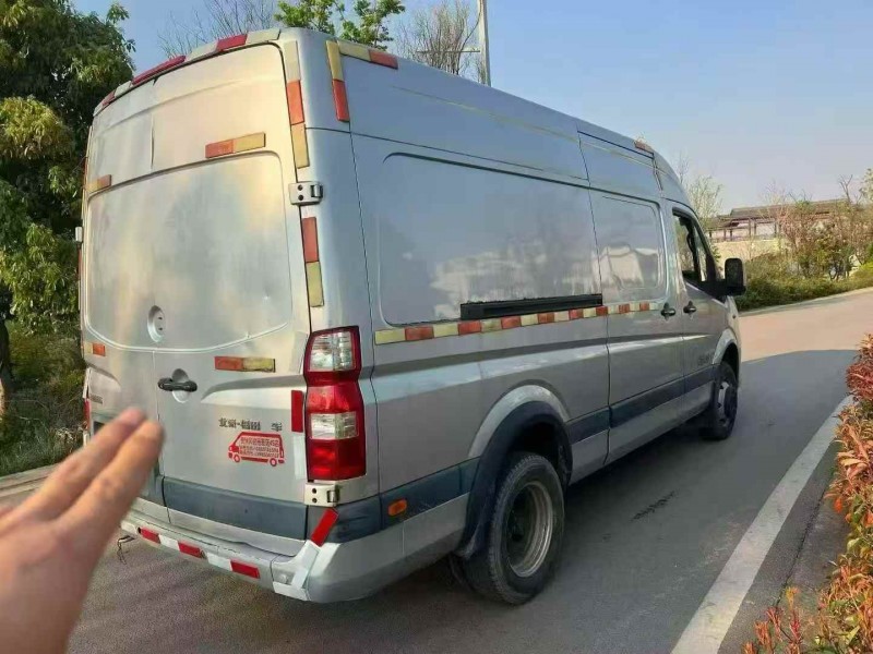 玉溪21年福田图雅诺8