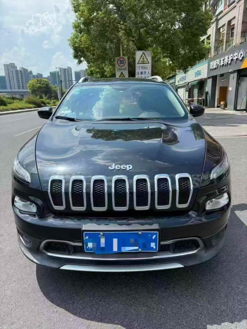 衢州17年Jeep自由光1