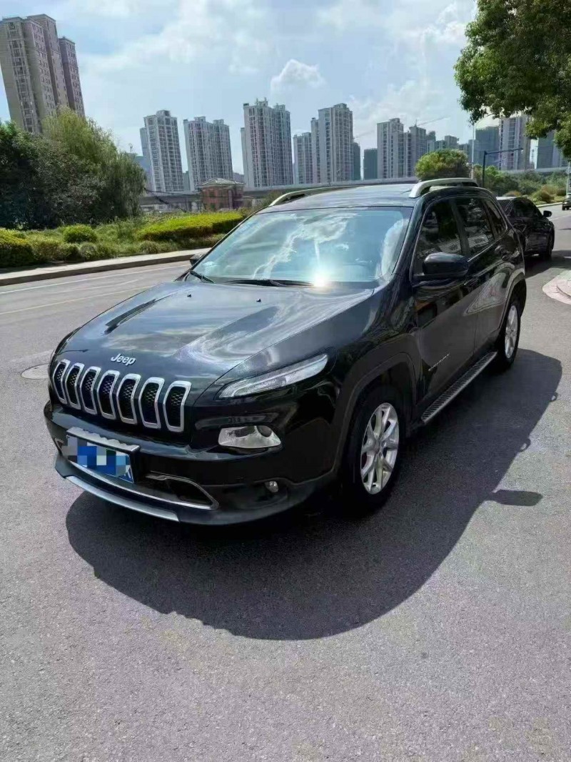 衢州17年Jeep自由光2