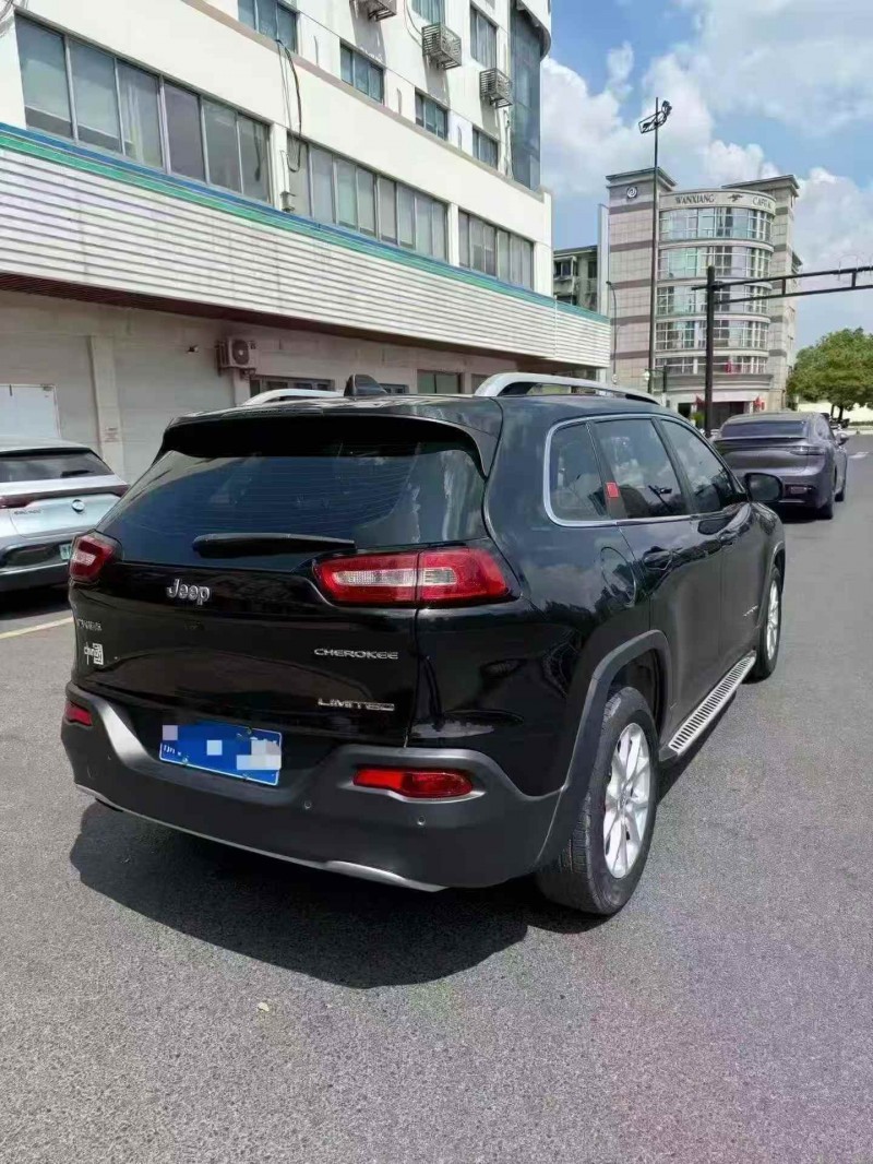 衢州17年Jeep自由光7