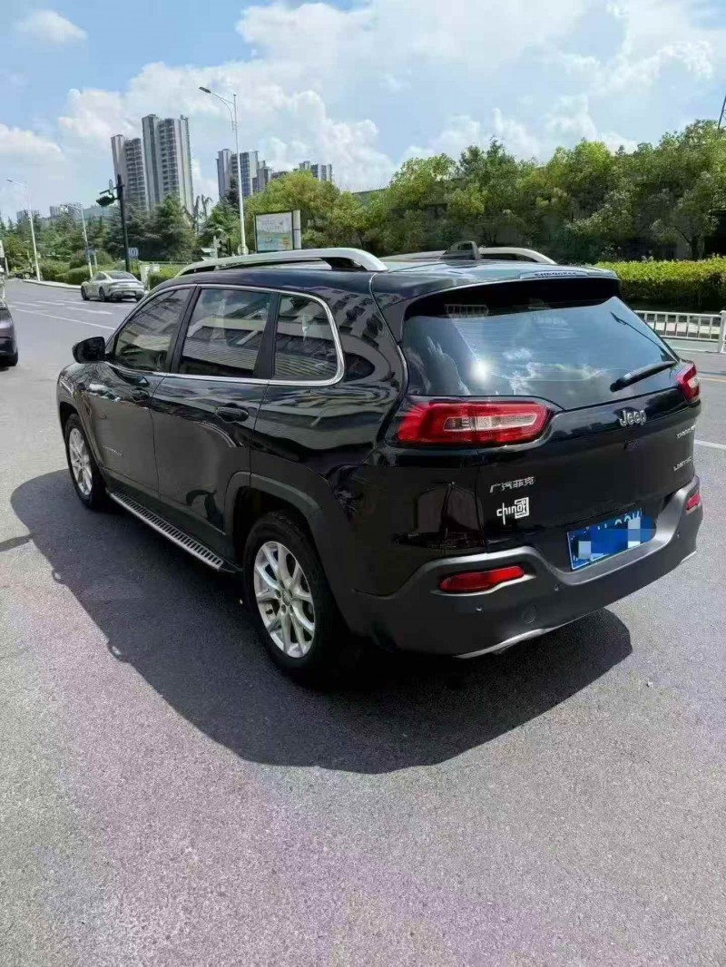 衢州17年Jeep自由光9