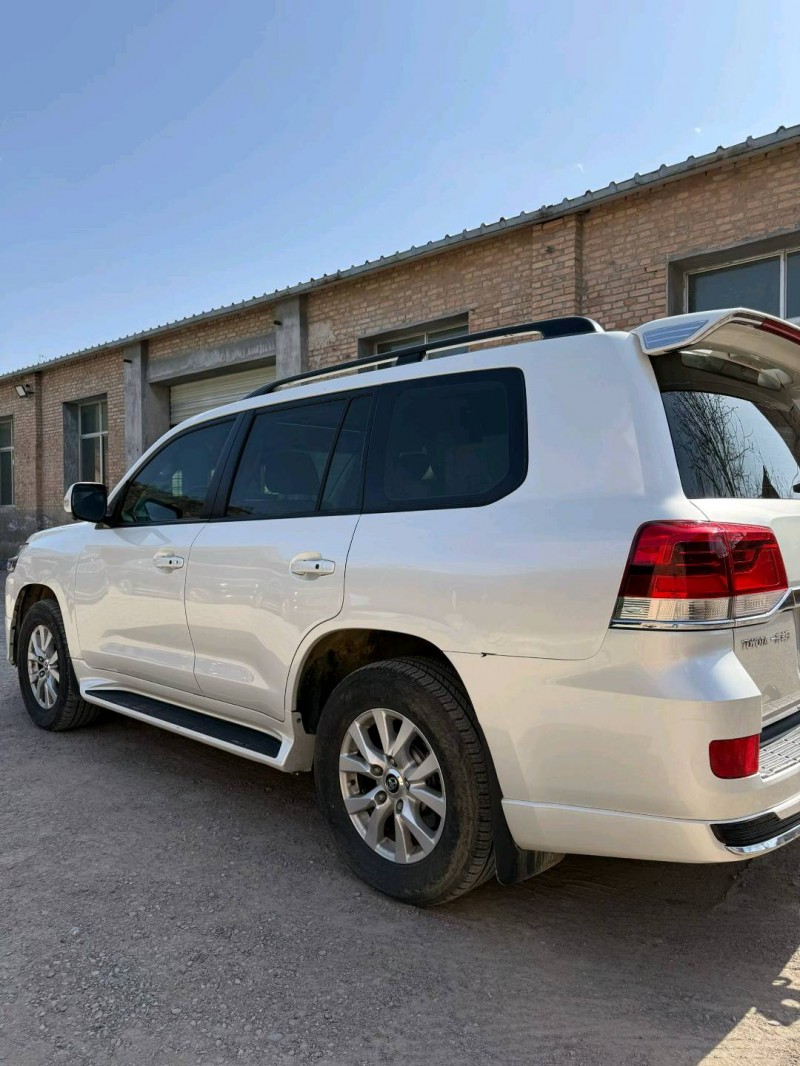 庆阳14年丰田兰德酷路泽8