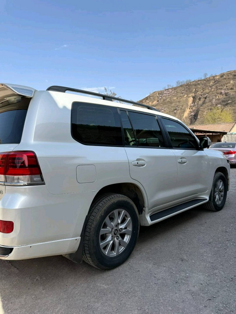 庆阳14年丰田兰德酷路泽9