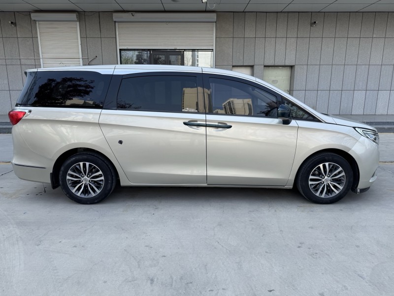 济宁17年别克GL84