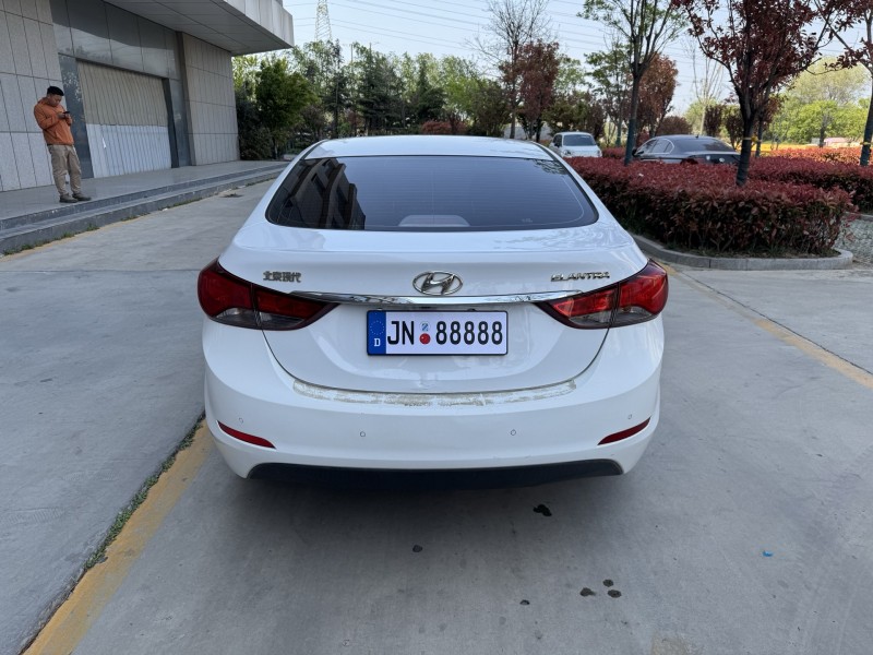 济宁17年现代朗动8