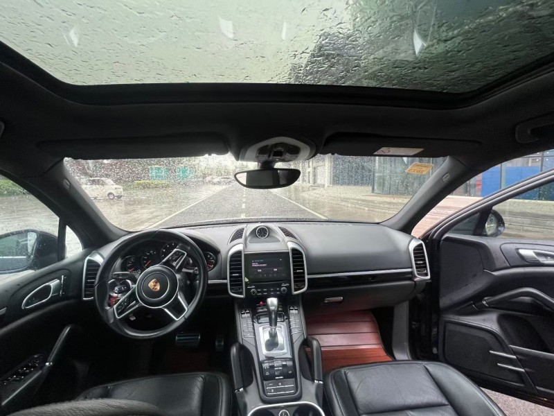 徐州17年保时捷卡宴4