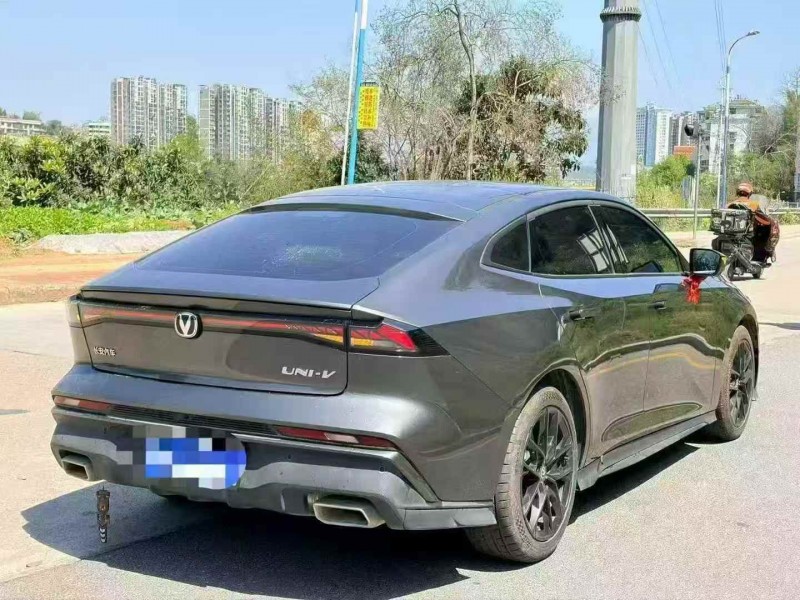 南平25年长安汽车UNI8