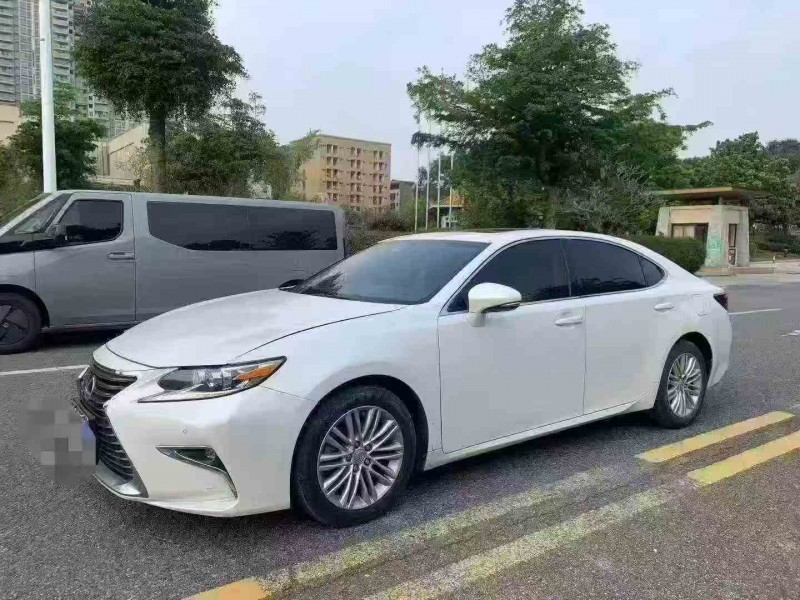 江门17年雷克萨斯ES2