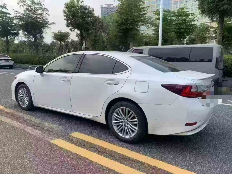 江门17年雷克萨斯ES5