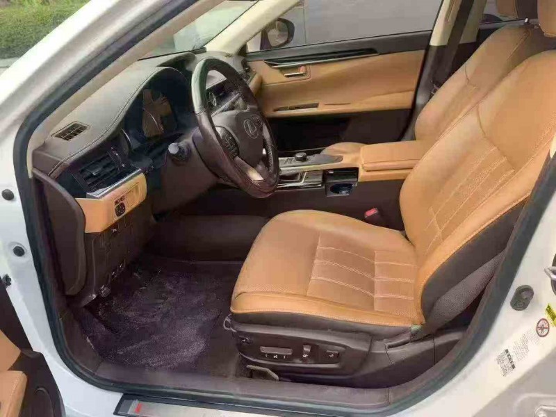 江门17年雷克萨斯ES6