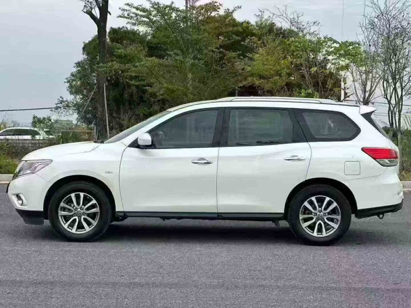 江门19年日产探路者3