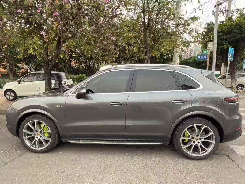 贵港21年保时捷卡宴4