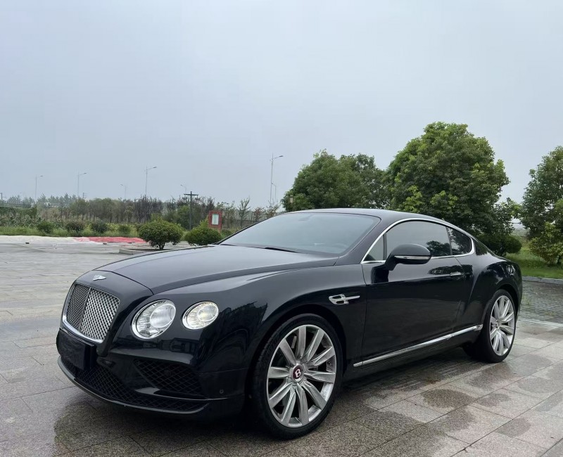 盐城18年宾利欧陆3