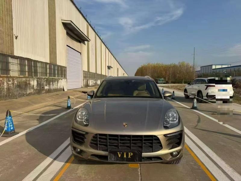 菏泽16年保时捷Macan1
