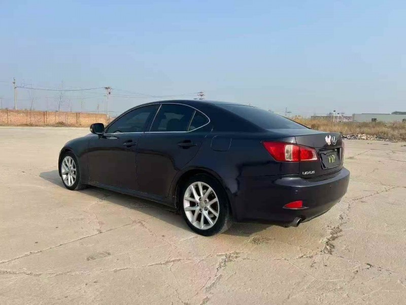 承德13年雷克萨斯IS8