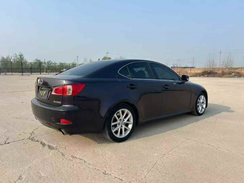 承德13年雷克萨斯IS9