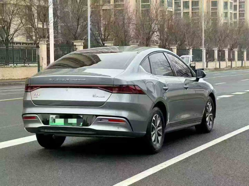 开封25年比亚迪秦8