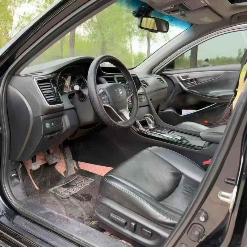 济宁15年本田思铂睿6