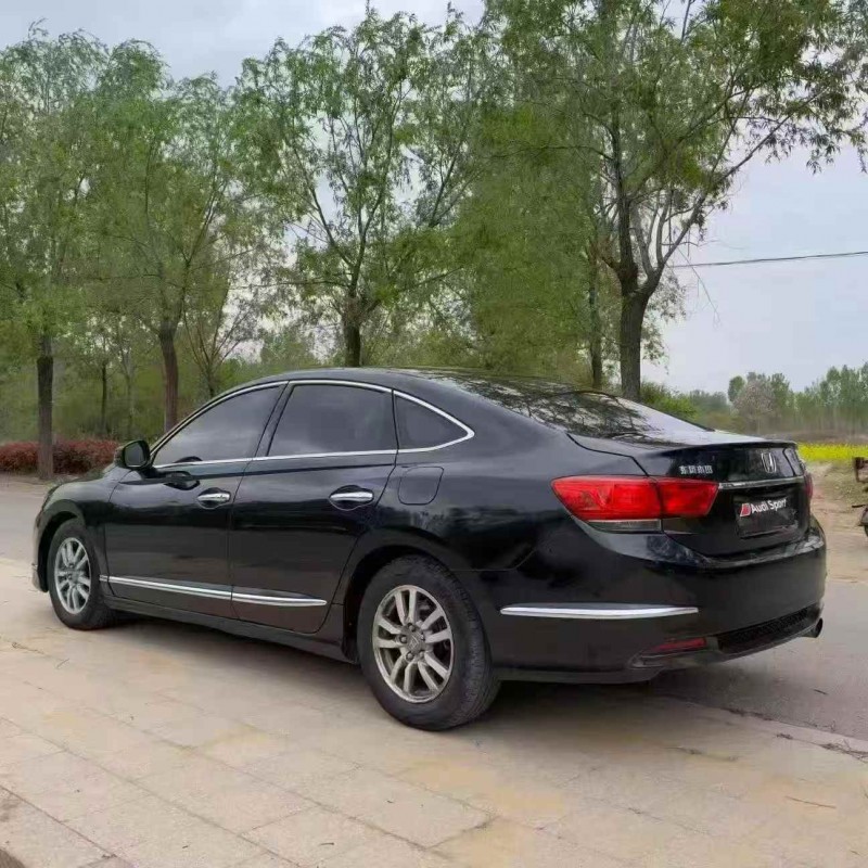 济宁15年本田思铂睿8