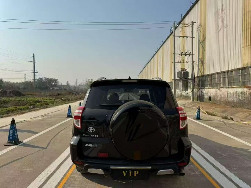 菏泽13年丰田RAV49