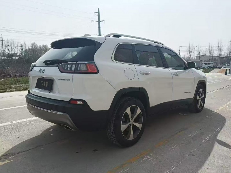 菏泽21年Jeep自由光8