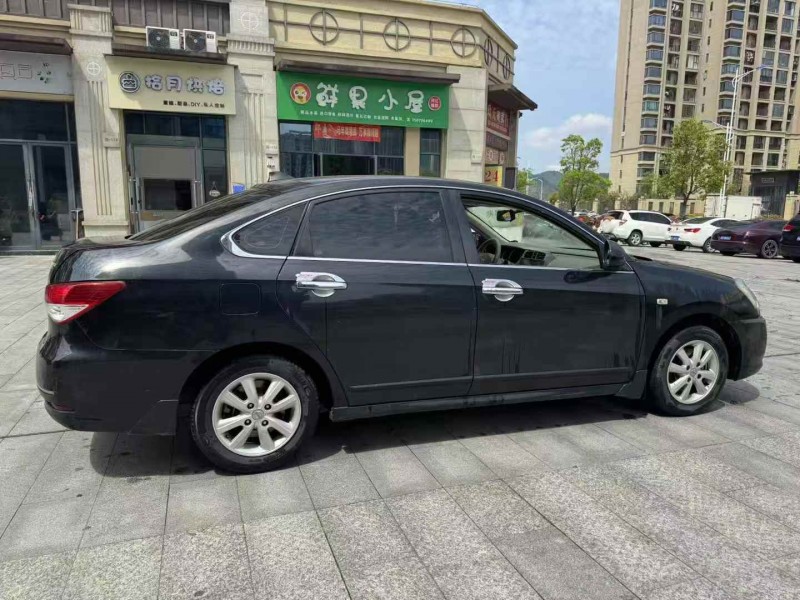 吉安17年日产轩逸5