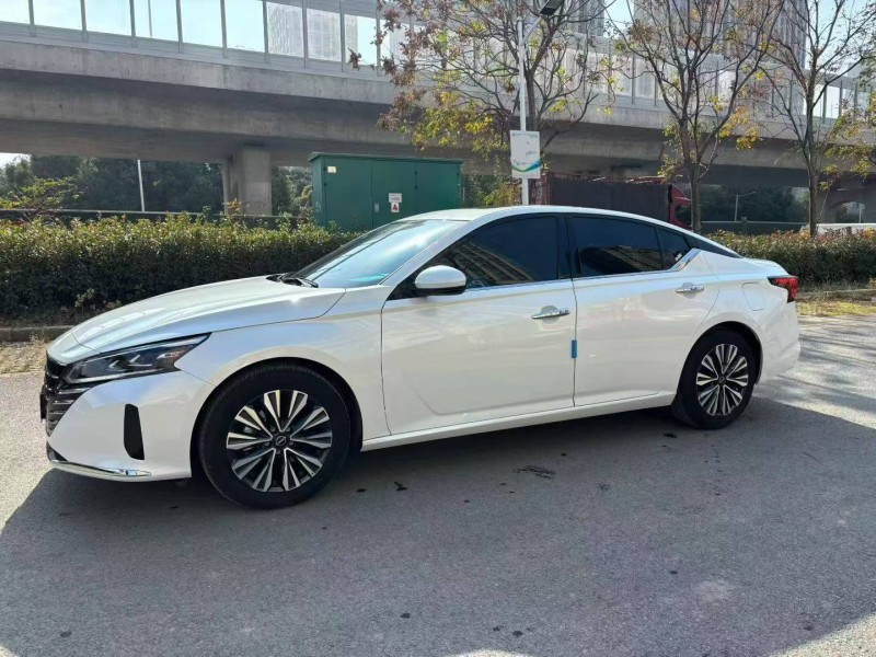 襄阳25年日产天籁4