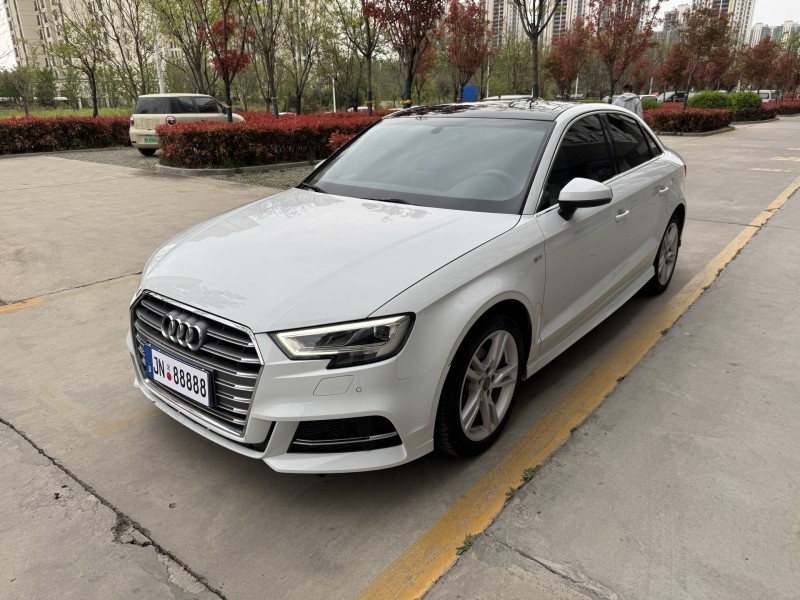 济宁20年奥迪A33