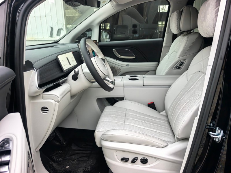 苏州26年岚图汽车梦想家4