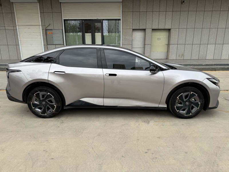 济宁25年丰田BZ3Pro4