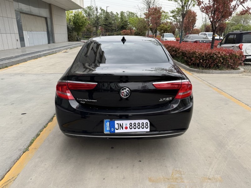 济宁17年别克君越9