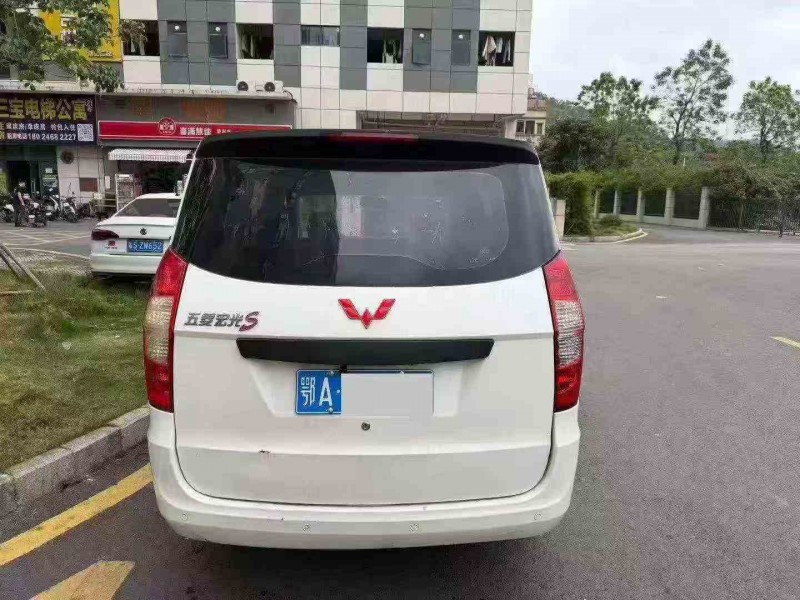 珠海17年五菱汽车宏光9