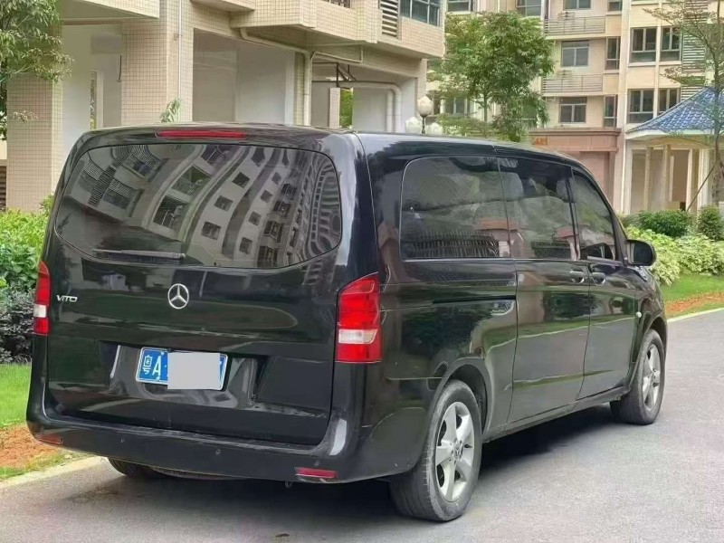 广州21年奔驰威霆8