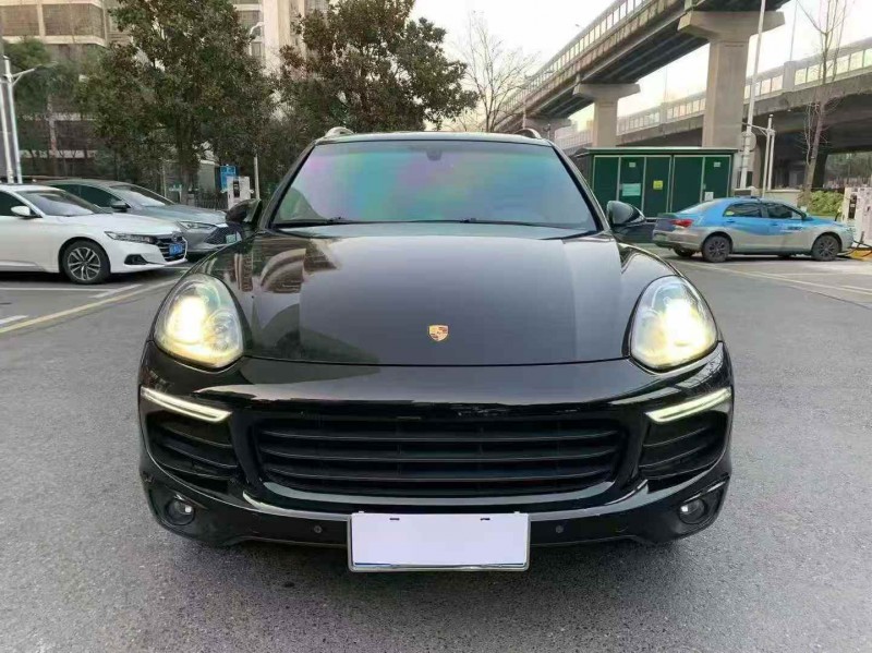 长沙17年保时捷卡宴1