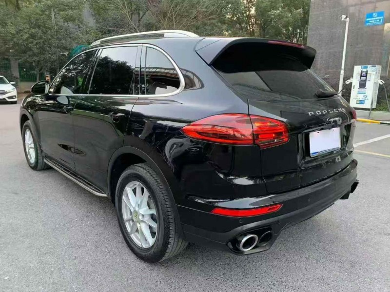 长沙17年保时捷卡宴6