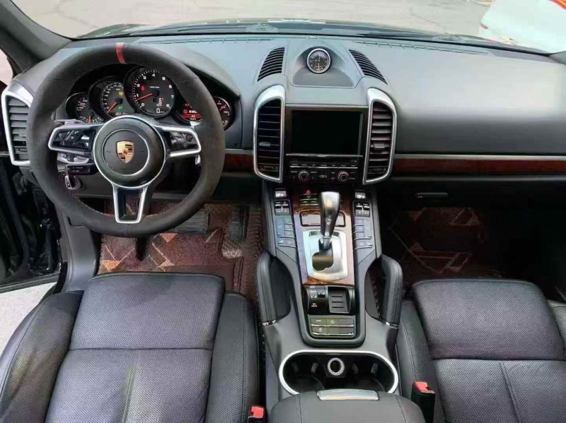 长沙17年保时捷卡宴8