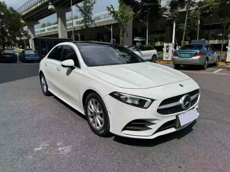 长沙19年奔驰A2