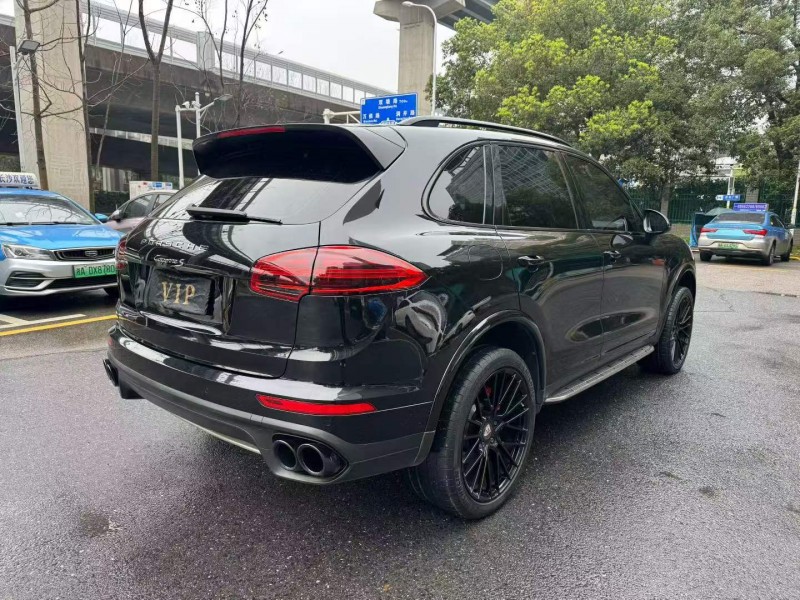 长沙17年保时捷卡宴5