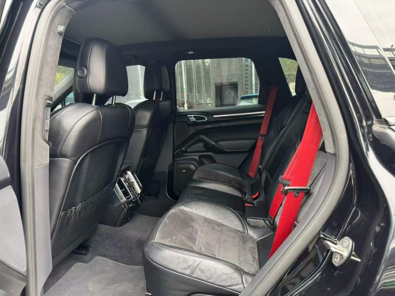 长沙17年保时捷卡宴8