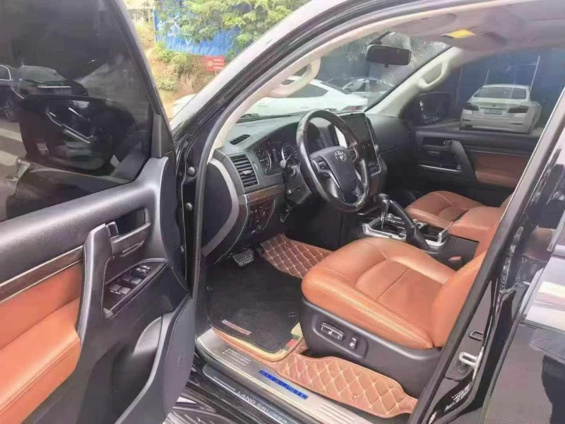 南宁19年丰田兰德酷路泽4