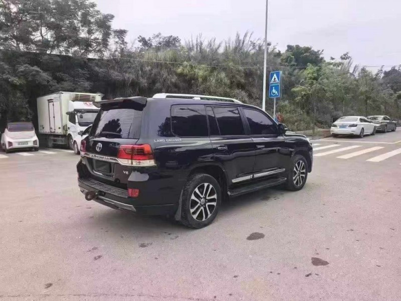 南宁19年丰田兰德酷路泽7