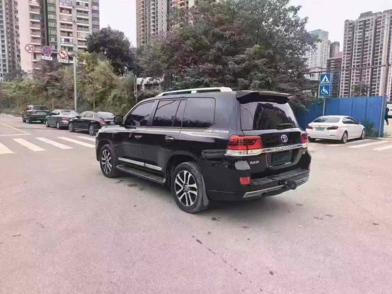 南宁19年丰田兰德酷路泽8