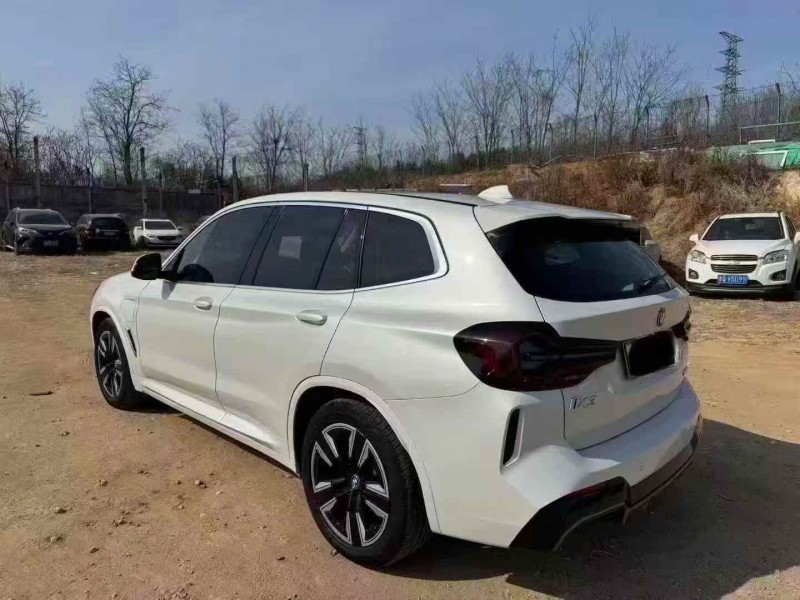 济宁24年宝马IX9