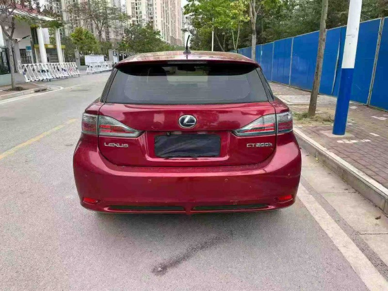 南宁12年雷克萨斯CT9