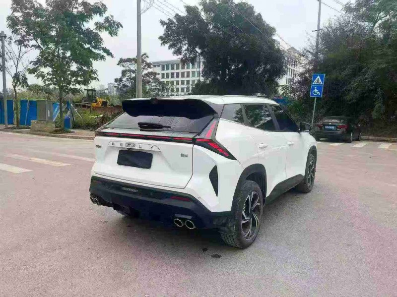 南宁24年吉利博越8