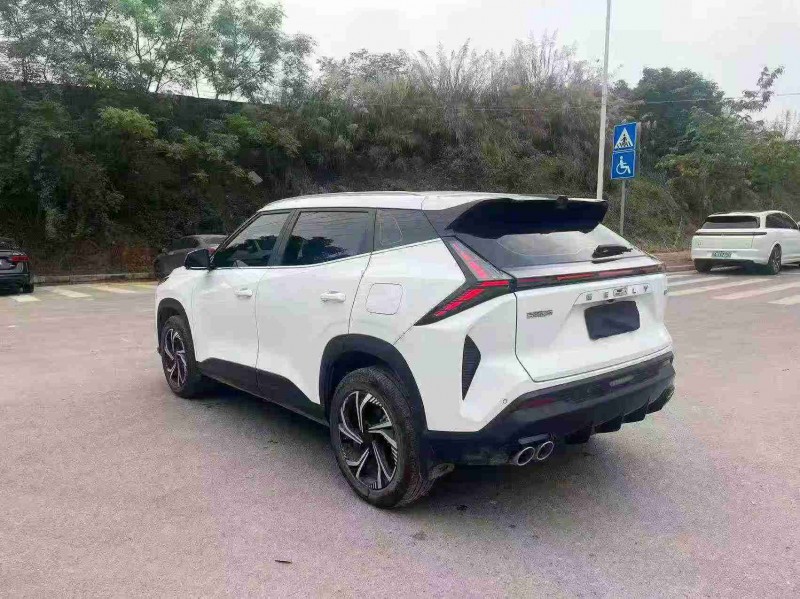 南宁24年吉利博越9