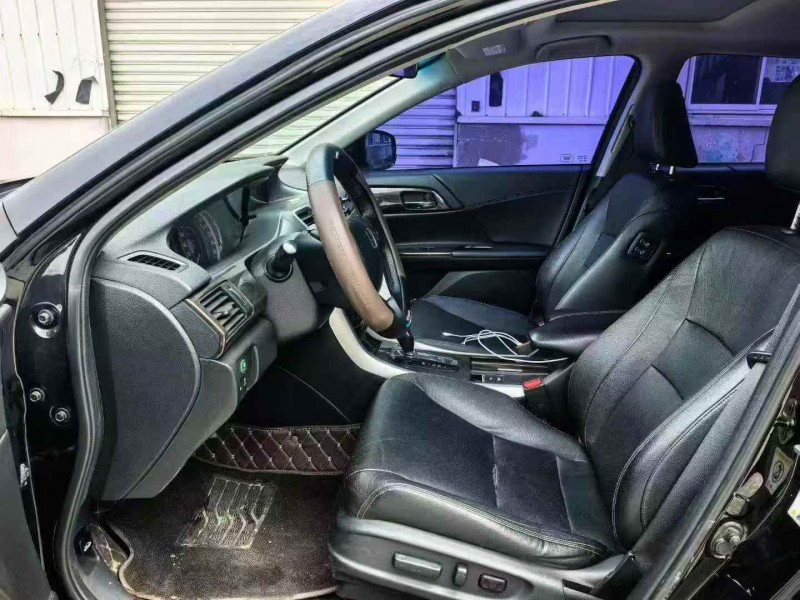 淮安15年本田雅阁5