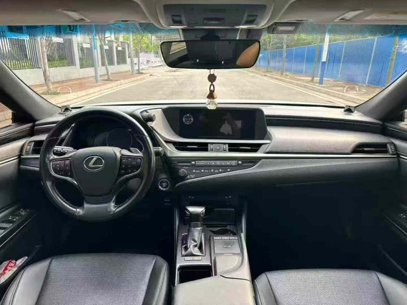 南宁20年雷克萨斯ES5