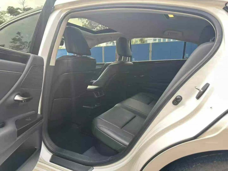 南宁20年雷克萨斯ES6